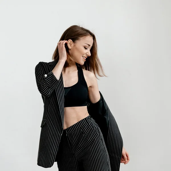 Алешина Оксана Константиновна — Основатель и руководитель, певица, педагог